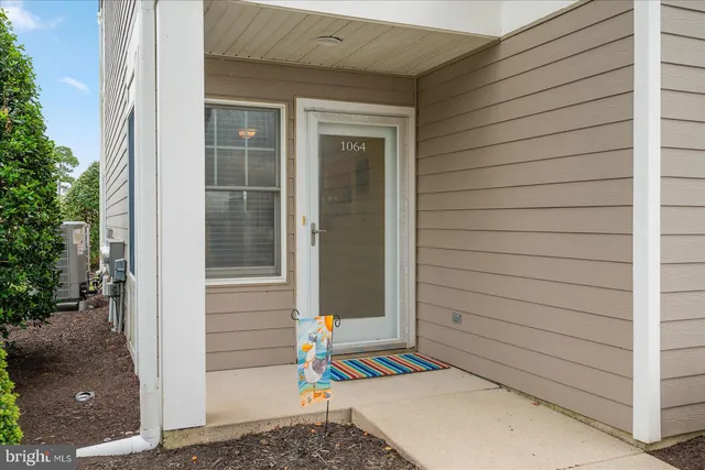 a view of entrance door of the house