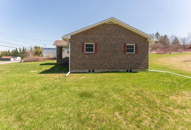 $209,900 | 180 Hillside Road, St. Agatha, ME 04772