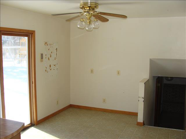 217 Ford Road Carleton, MI 48117 - Photo 3 of 10 Dining area