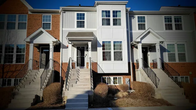 $3,400 | 45 Nicholas Drive West, Unit C, Des Plaines, IL 60016