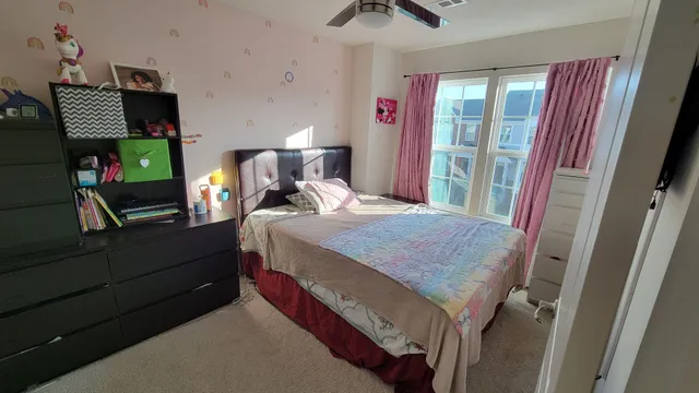 $3,400 | 45 Nicholas Drive West, Unit C, Des Plaines, IL 60016