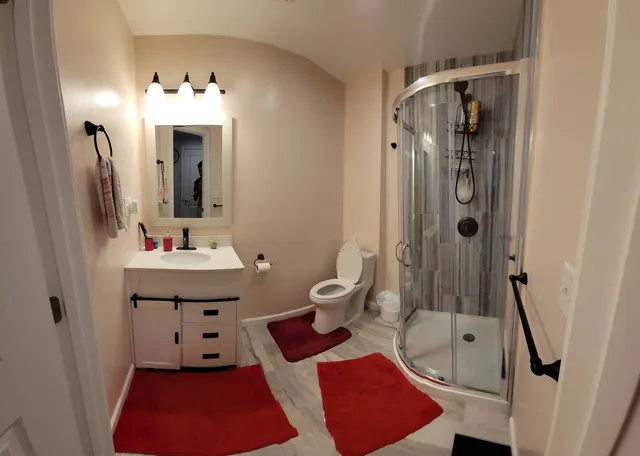 $3,400 | 45 Nicholas Drive West, Unit C, Des Plaines, IL 60016