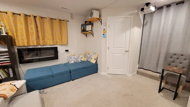 $3,400 | 45 Nicholas Drive West, Unit C, Des Plaines, IL 60016