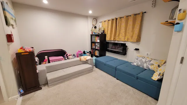 $3,400 | 45 Nicholas Drive West, Unit C, Des Plaines, IL 60016