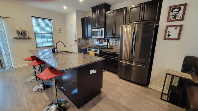 $3,400 | 45 Nicholas Drive West, Unit C, Des Plaines, IL 60016