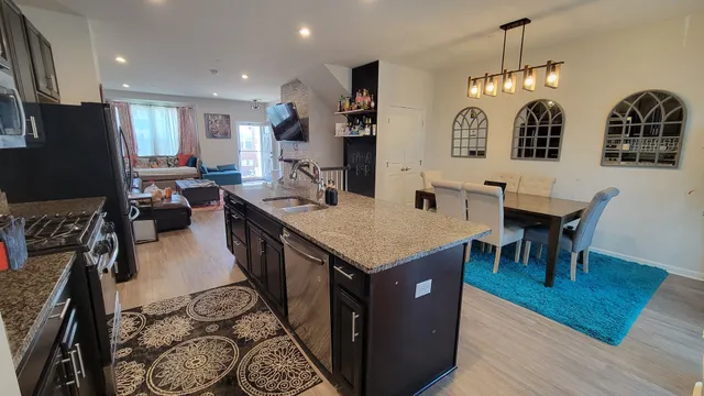 $3,400 | 45 Nicholas Drive West, Unit C, Des Plaines, IL 60016