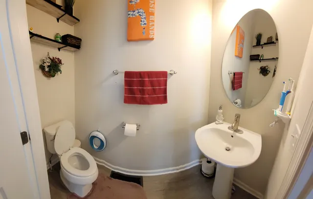 $3,400 | 45 Nicholas Drive West, Unit C, Des Plaines, IL 60016