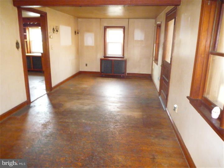 406 Spring Valley Road Reading, PA 19605 - Photo 3 of 19