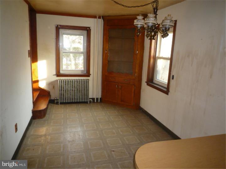 406 Spring Valley Road Reading, PA 19605 - Photo 4 of 19