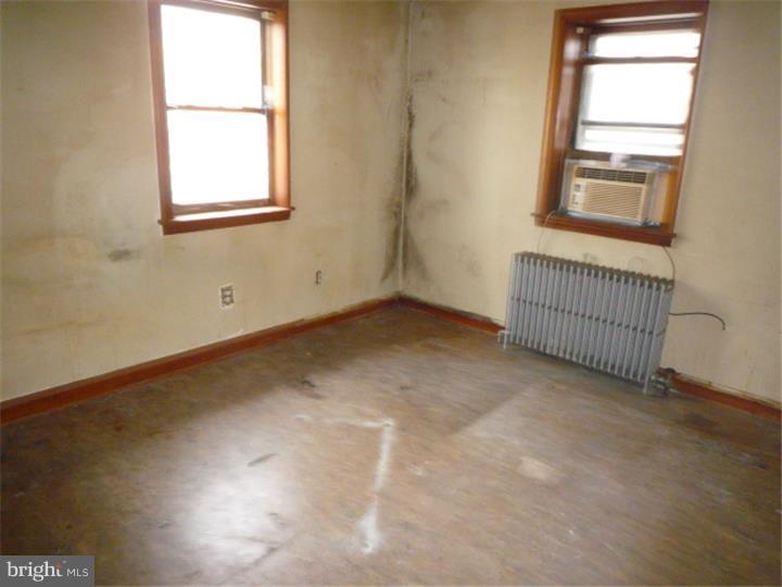 406 Spring Valley Road Reading, PA 19605 - Photo 7 of 19