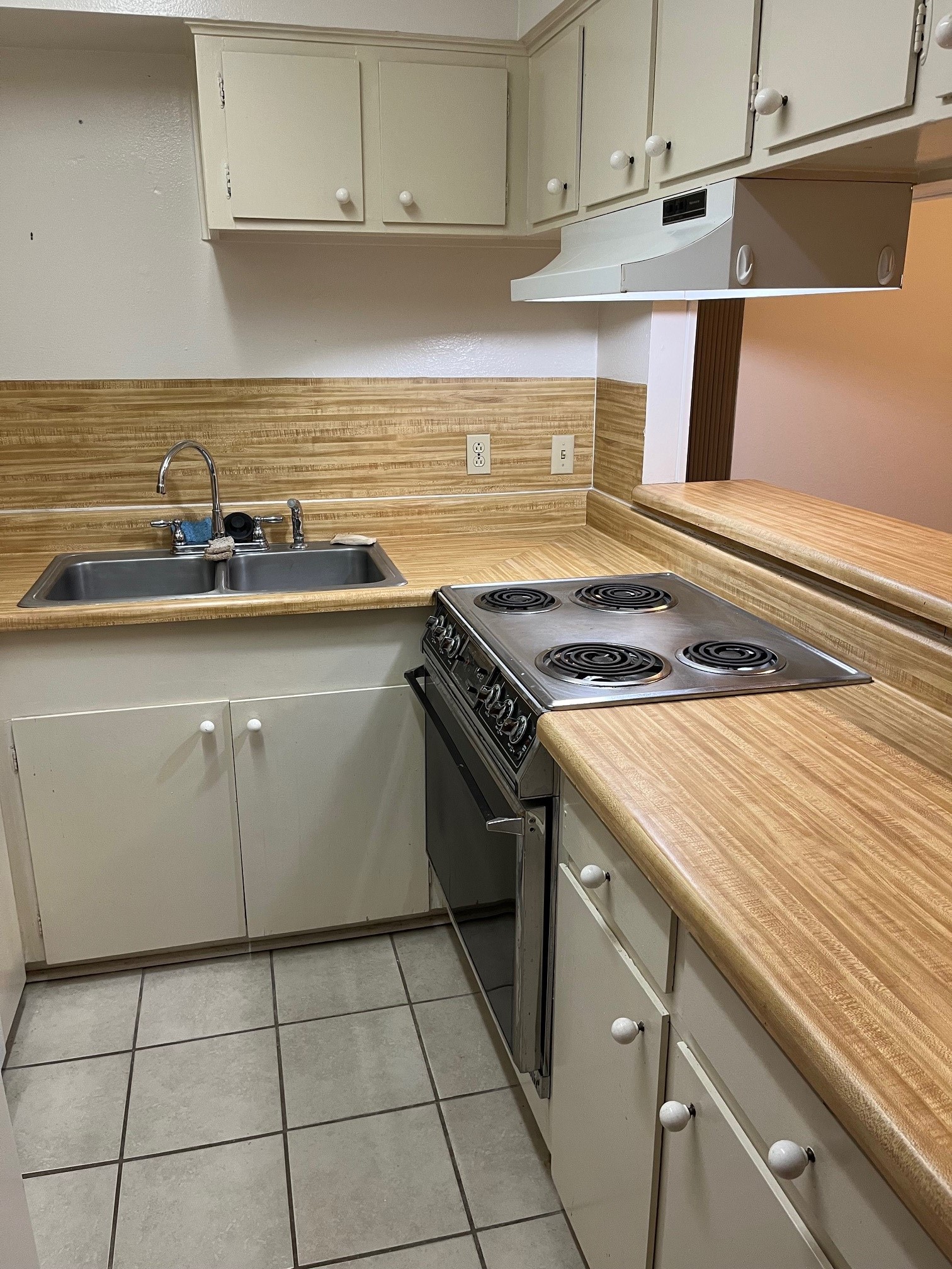 3938 West Alabama Street, Unit 12 Houston, TX 77027 - Photo 11 of 25 Kitchen featuring electric range, double sink & laminate countertops.