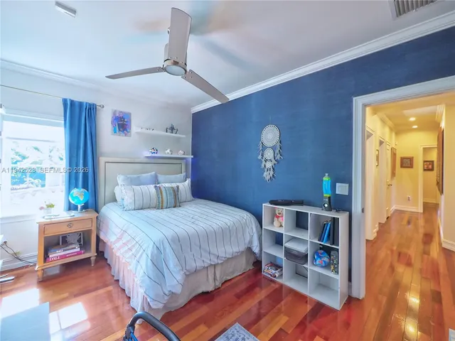 a view of walk in closet with hardwood floor