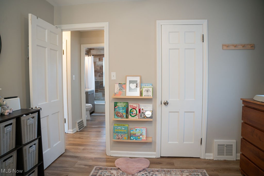 2707 Hearthstone Road Cleveland, OH 44134 - Photo 28 of 49 Playroom with baseboards, visible vents, and wood finished floors