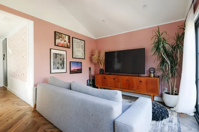 $1,050,000 | 18445 1st Avenue, Sonoma, CA 95476