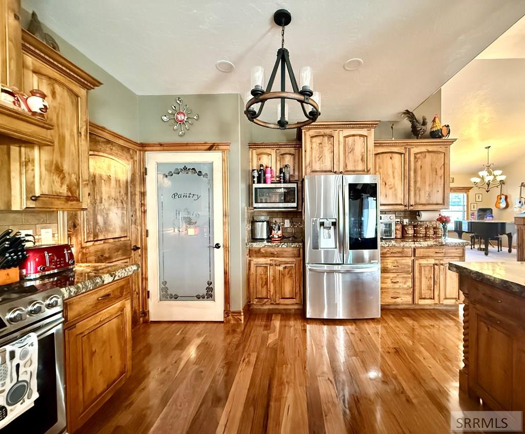 5465 Rio Seco Drive Idaho Falls, ID 83406 - Photo 9 of 36