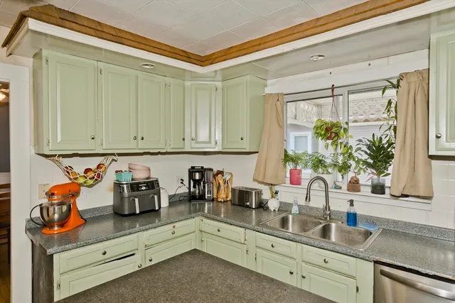 $240,000 | 80 Stewart Street, Chicopee, MA 01020