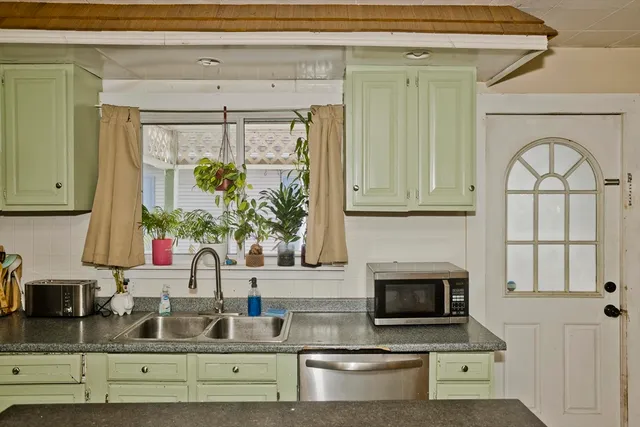 $240,000 | 80 Stewart Street, Chicopee, MA 01020