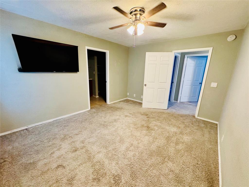 1712 Smokehouse Road Granbury, TX 76049 - Photo 19 of 25 Spacious bedroom with ceiling fan and ensuite bathroom