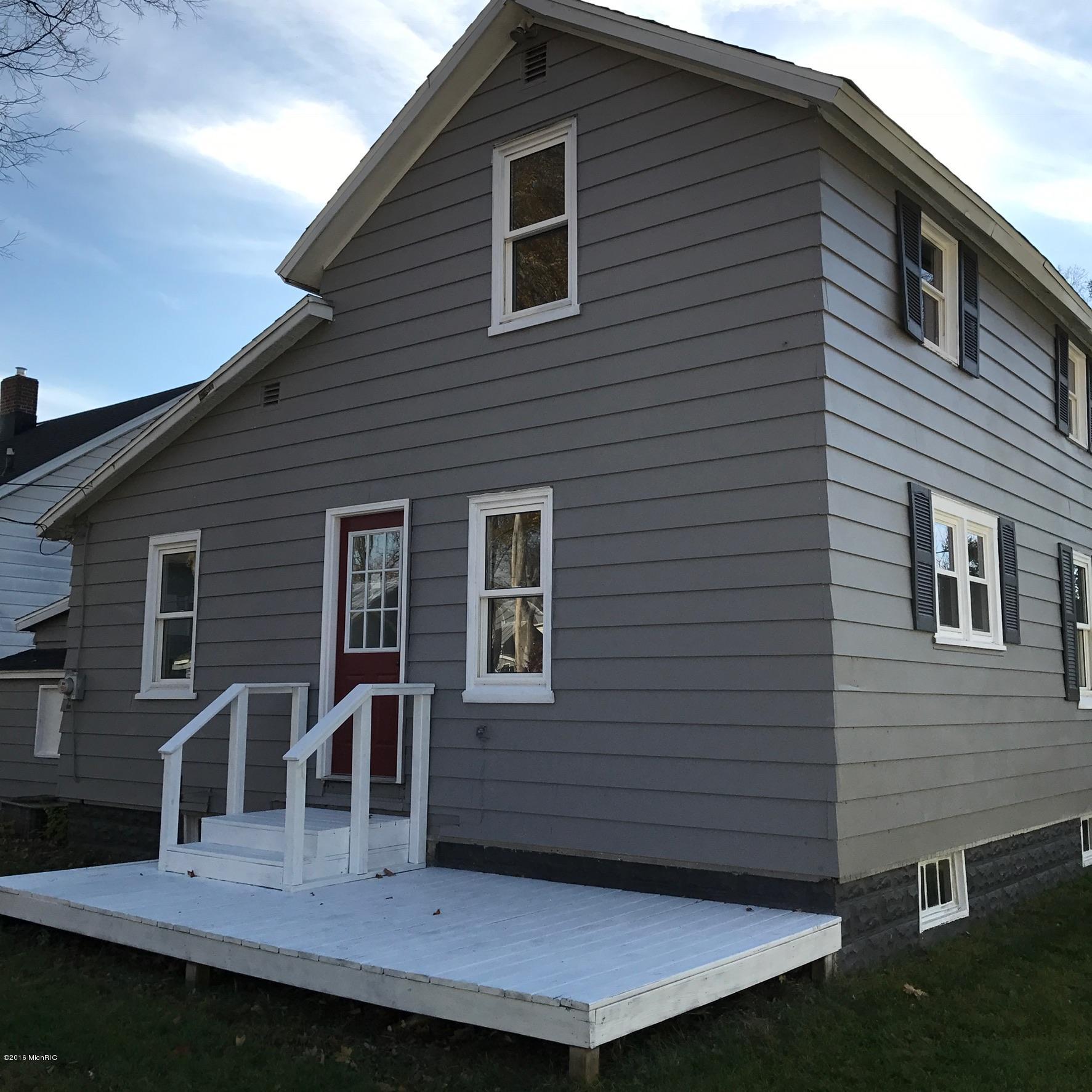 207 West Bennett Street Three Rivers, MI 49093 - Photo 3 of 16 IMG_1557