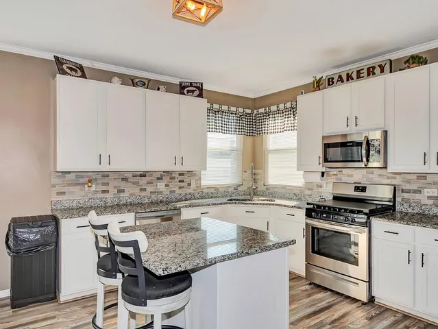 $389,999 | 1418 Fitzer Drive, Joliet, IL 60431