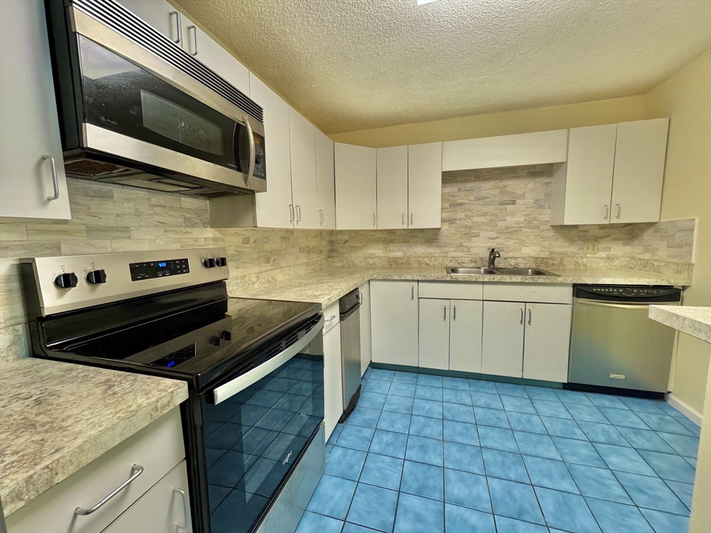 24 Corey Street, Unit 101 Everett, MA 02149 - Photo 8 of 32