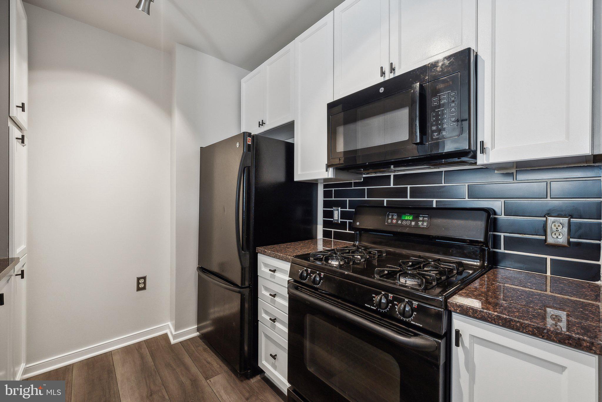 851 North Glebe Road, Unit 2008 Arlington, VA 22203 - Photo 10 of 37 Sleek kitchen with modern finishes.