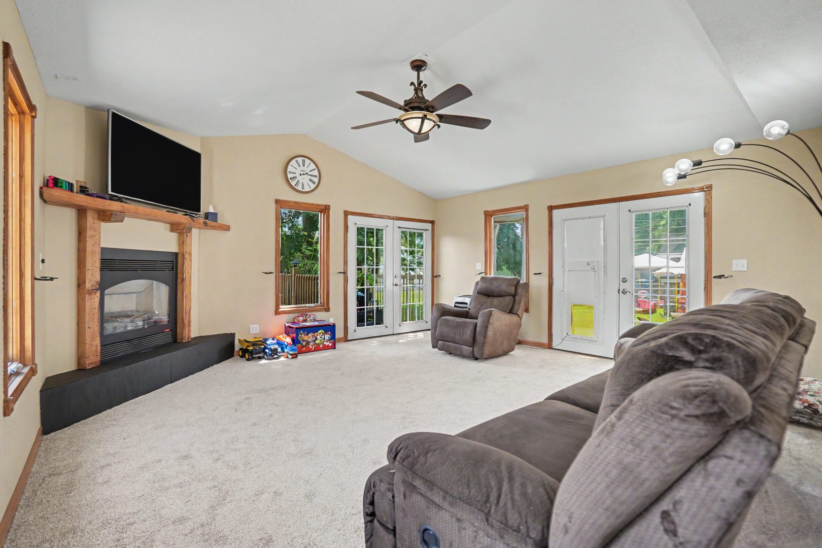 619 Middle Road Camanche, IA 52730 - Photo 2 of 30