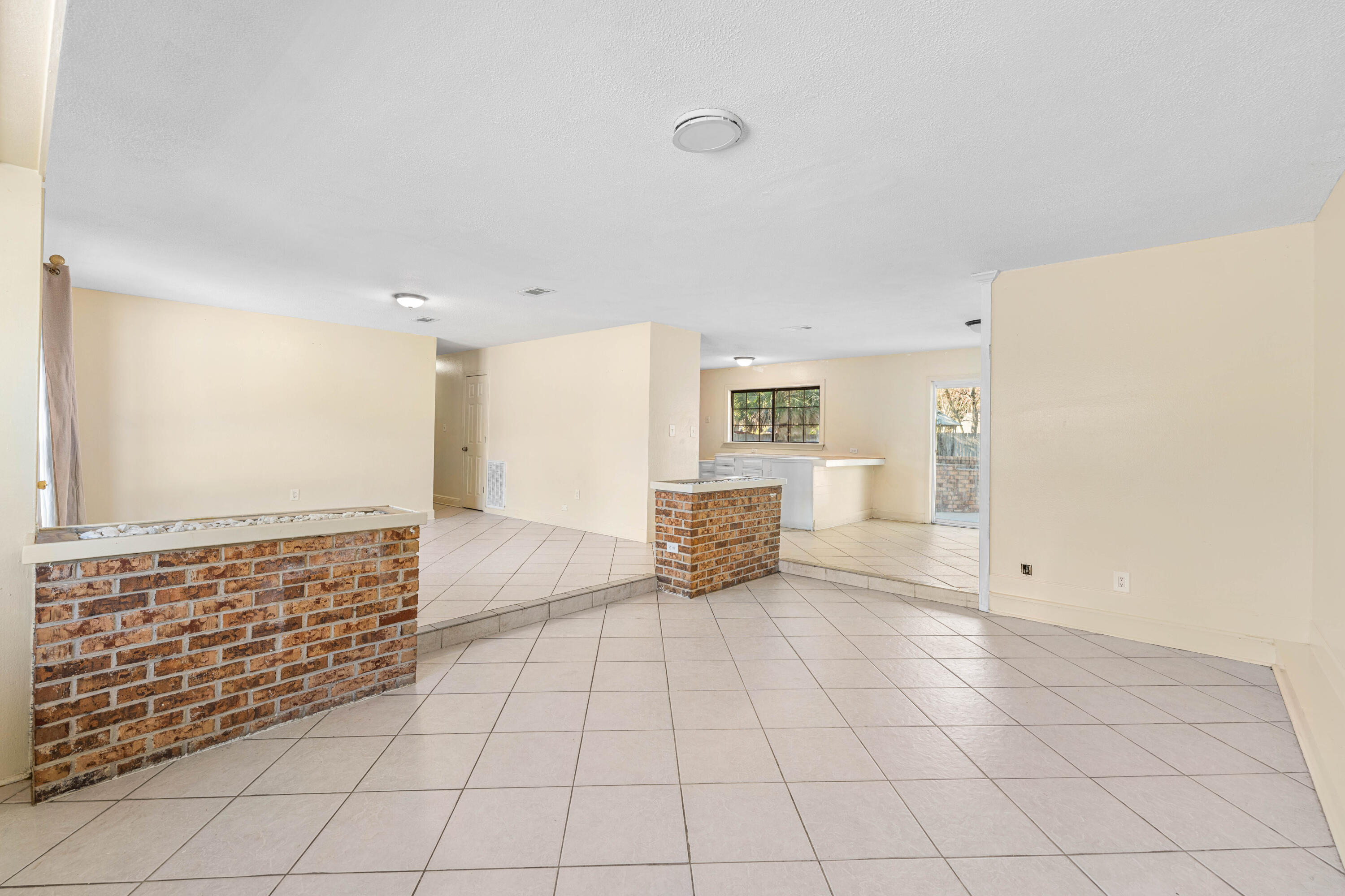 415 Main Street Destin, FL 32541 - Photo 12 of 53 Living Room