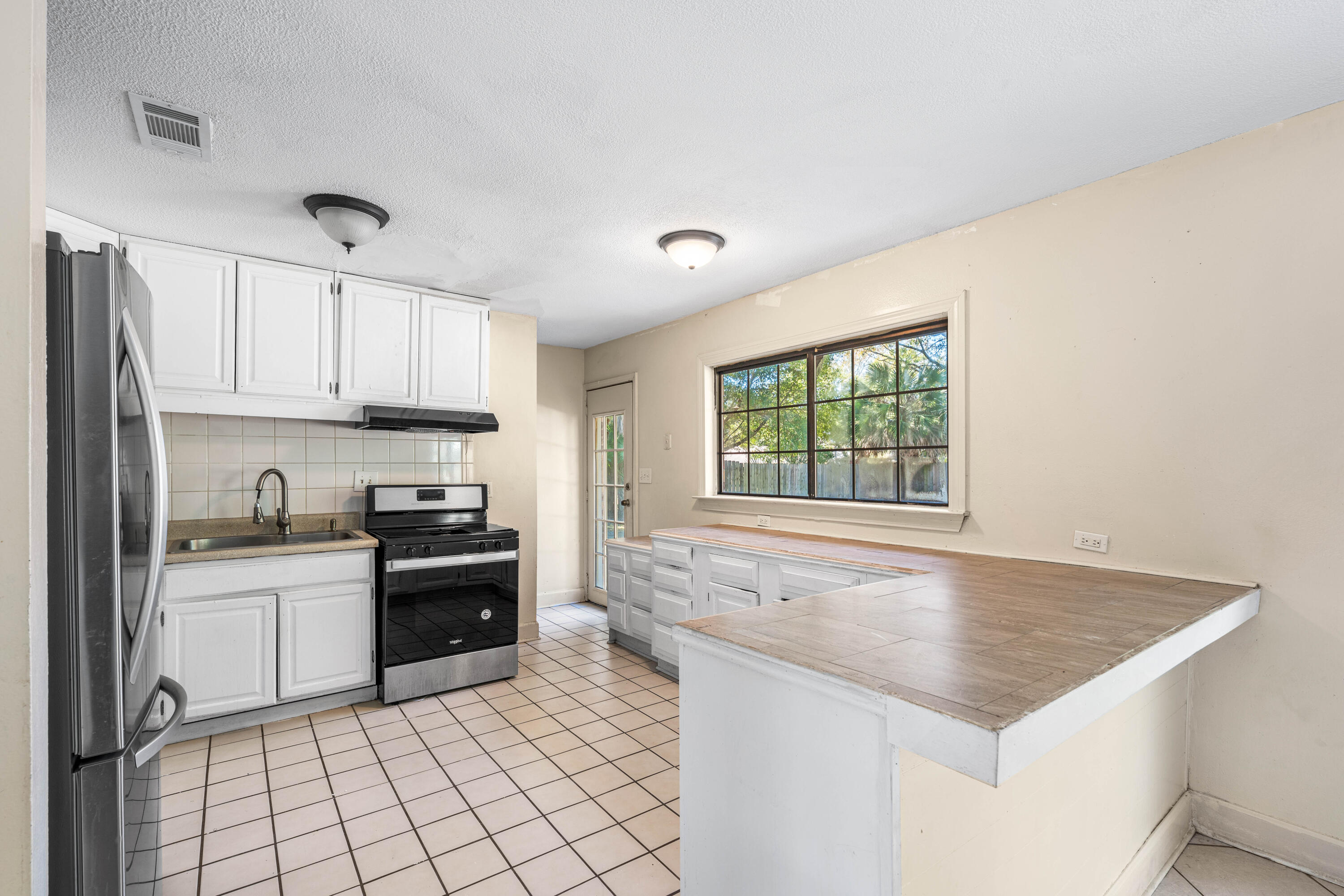 415 Main Street Destin, FL 32541 - Photo 22 of 53 Kitchen