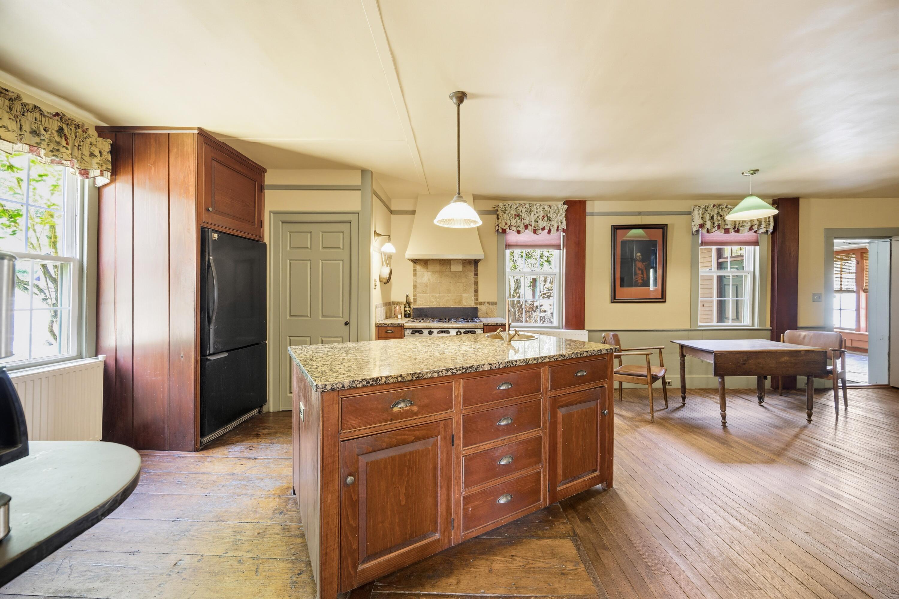 372 Intervale Road New Gloucester, ME 04260 - Photo 13 of 47 12 Kitchen 5