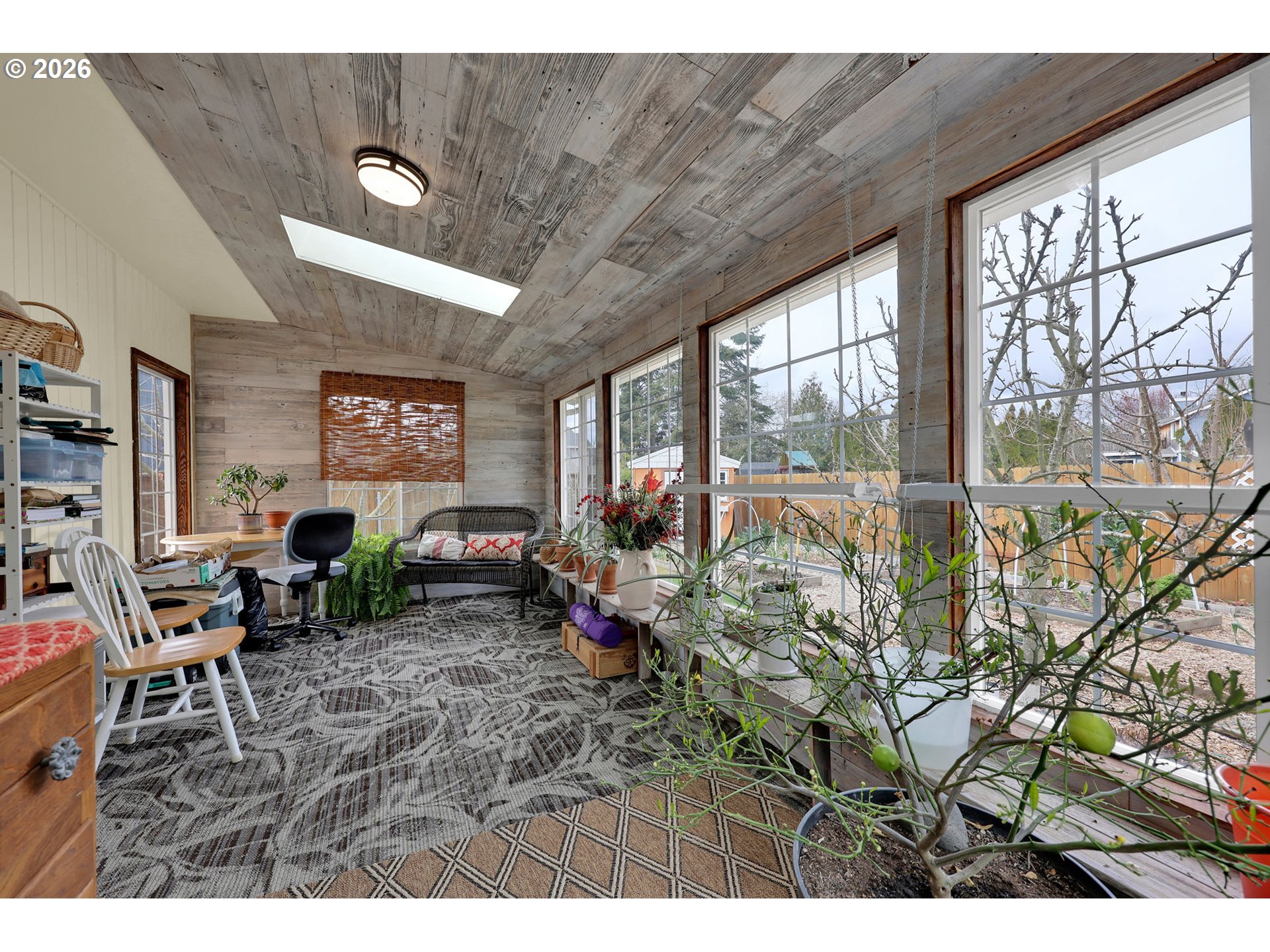 4452 Jessica Drive Springfield, OR 97478 - Photo 20 of 43 a living room with furniture