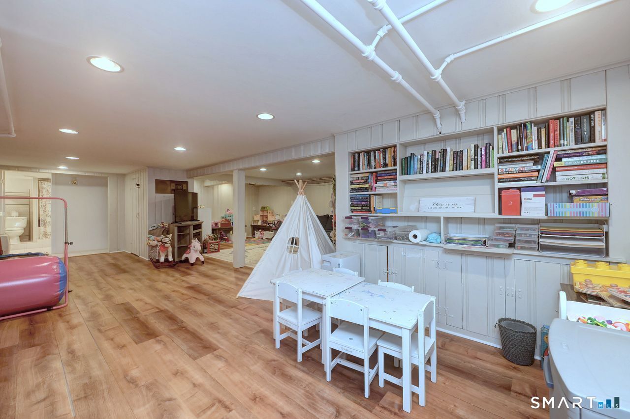 343 Smith Farm Road Orange, CT 06477 - Photo 23 of 40