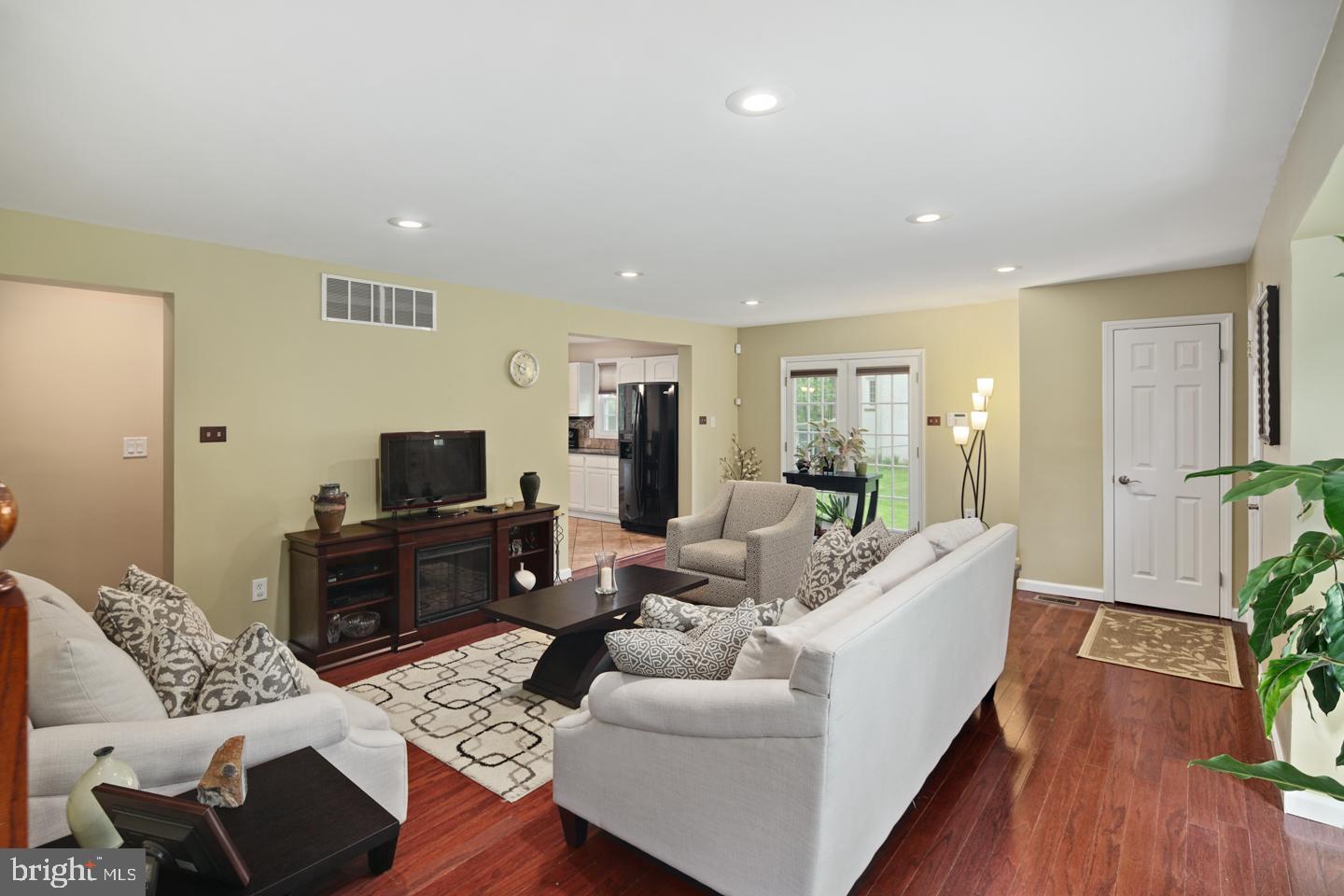 4388 Yates Road Bensalem, PA 19020 - Photo 7 of 35 Gallery Image 7