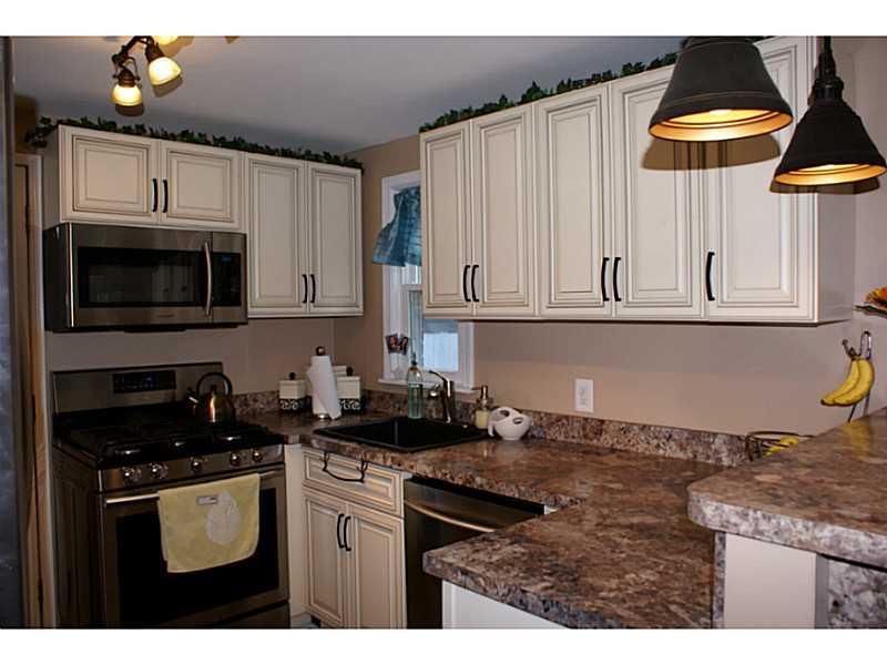 860 Middle Road Pittsburgh, PA 15234 - Photo 4 of 22 Kitchen.