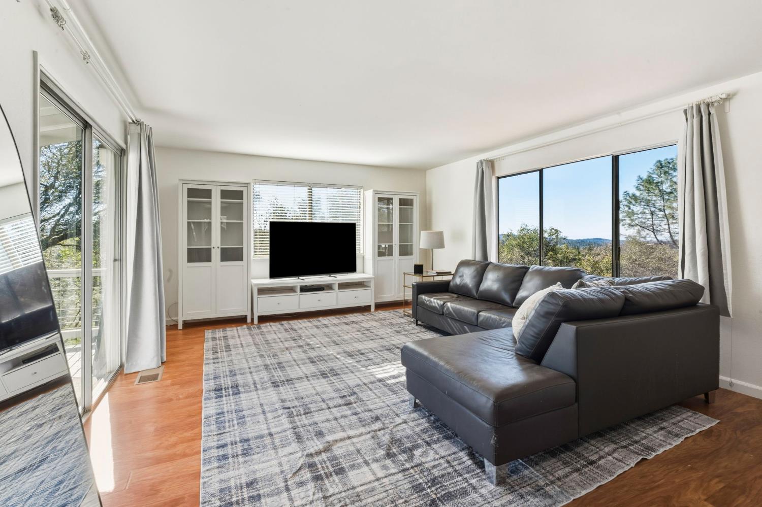 11172 North Ponderosa Way Rough and Ready, CA 95975 - Photo 10 of 47 a living room with furniture and a flat screen tv