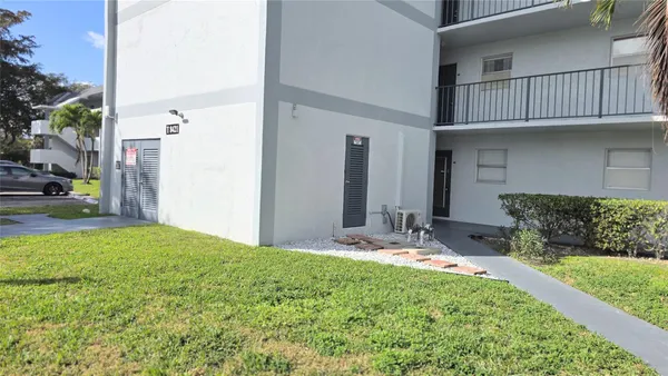 $1,500 | 8421 Lagos De Campo Boulevard, Unit 106, Tamarac, FL 33321