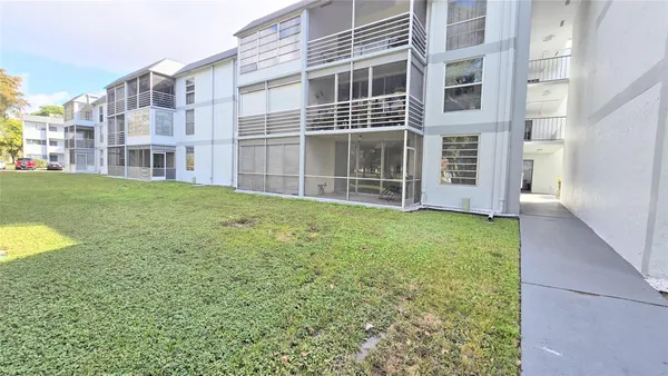 $1,500 | 8421 Lagos De Campo Boulevard, Unit 106, Tamarac, FL 33321