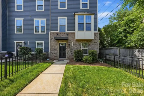 $535,000 | 1221 Queen Lyon Court, Charlotte, NC 28205