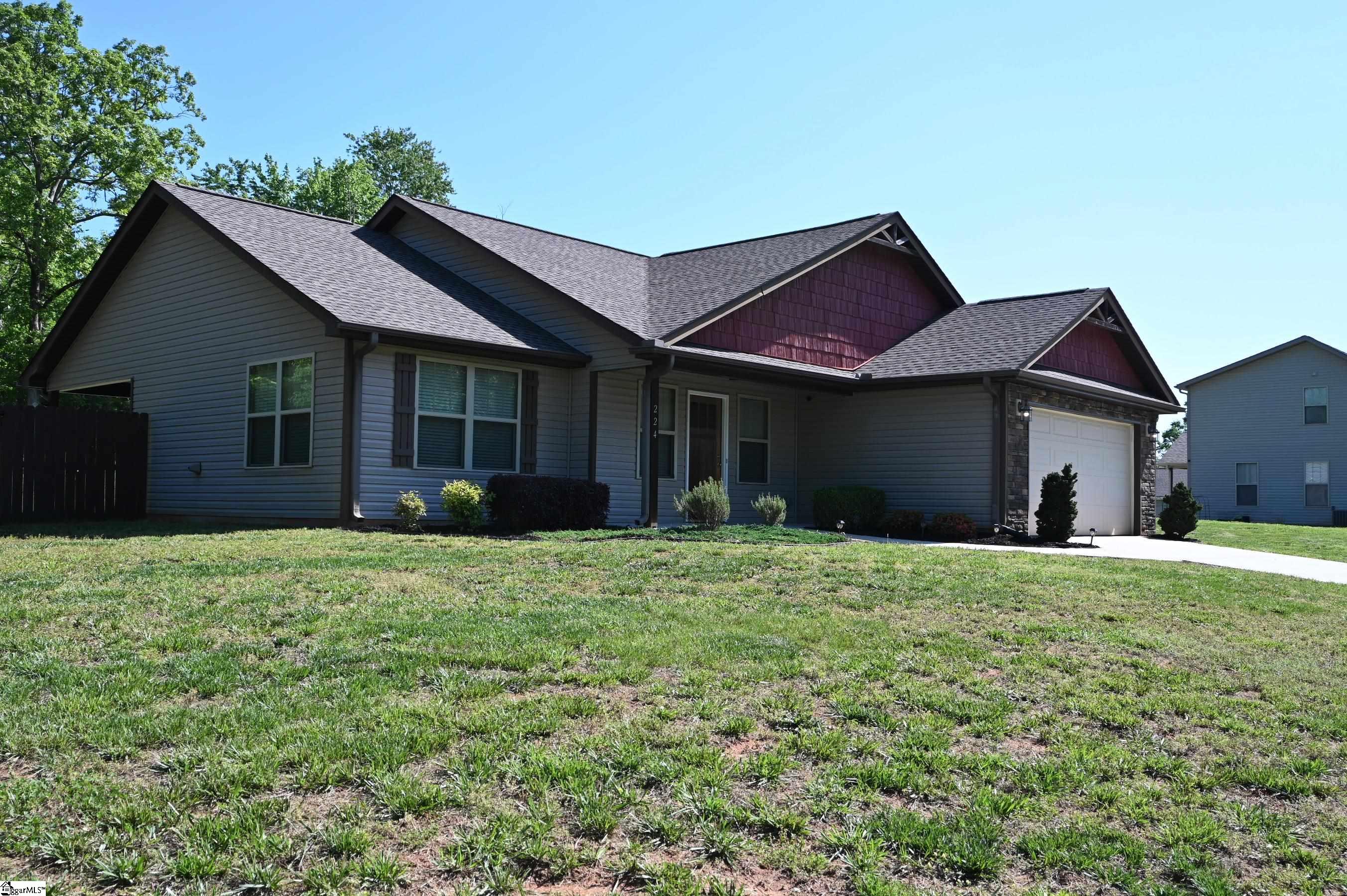 224 Goodwin Road Travelers Rest, SC 29690 - Photo 4 of 28