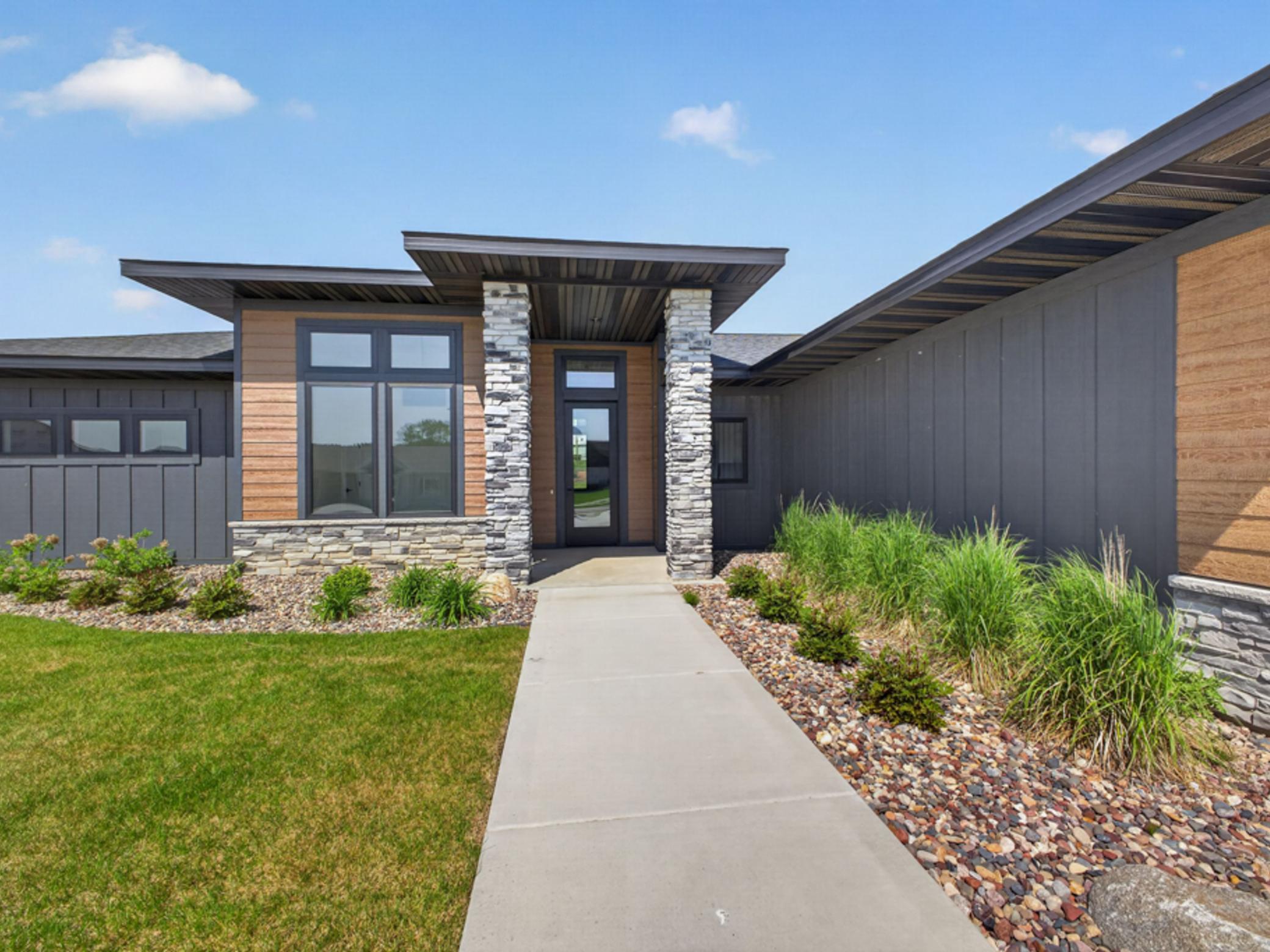 1547 Shannon Oaks Boulevard Northeast Rochester, MN 55906 - Photo 2 of 40