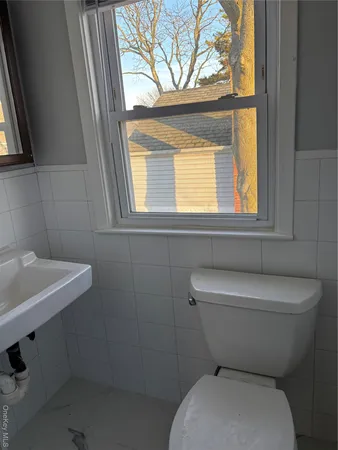 $2,350 | 89 Marion Street, Unit 2, Lynbrook, NY 11563