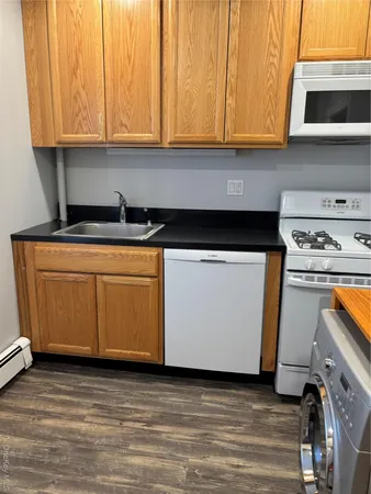 $2,350 | 89 Marion Street, Unit 2, Lynbrook, NY 11563