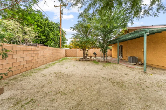 a view of a yard with a tree