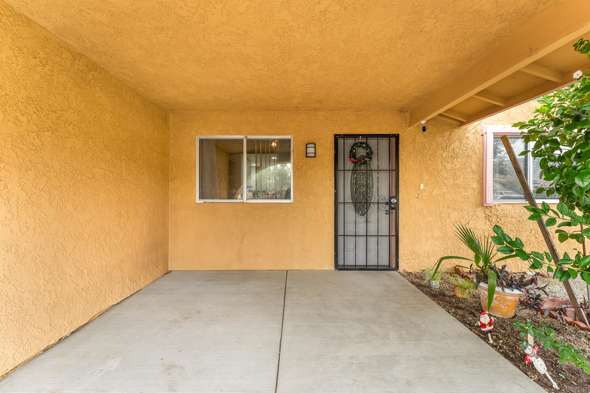 13547 Caliente Drive Desert Hot Springs, CA 92240 - Photo 4 of 27 DSC03210