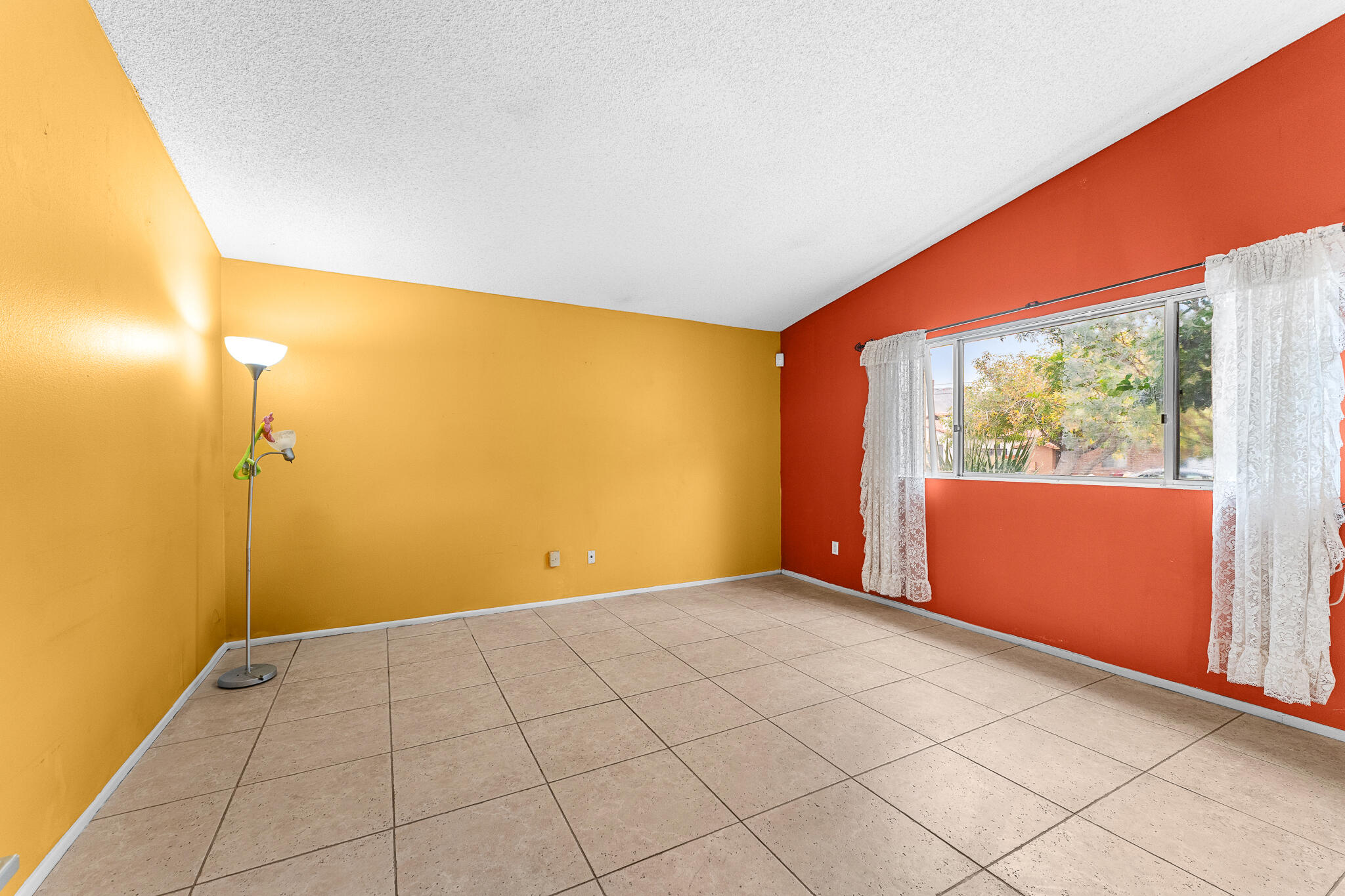 13547 Caliente Drive Desert Hot Springs, CA 92240 - Photo 7 of 27 DSC03146