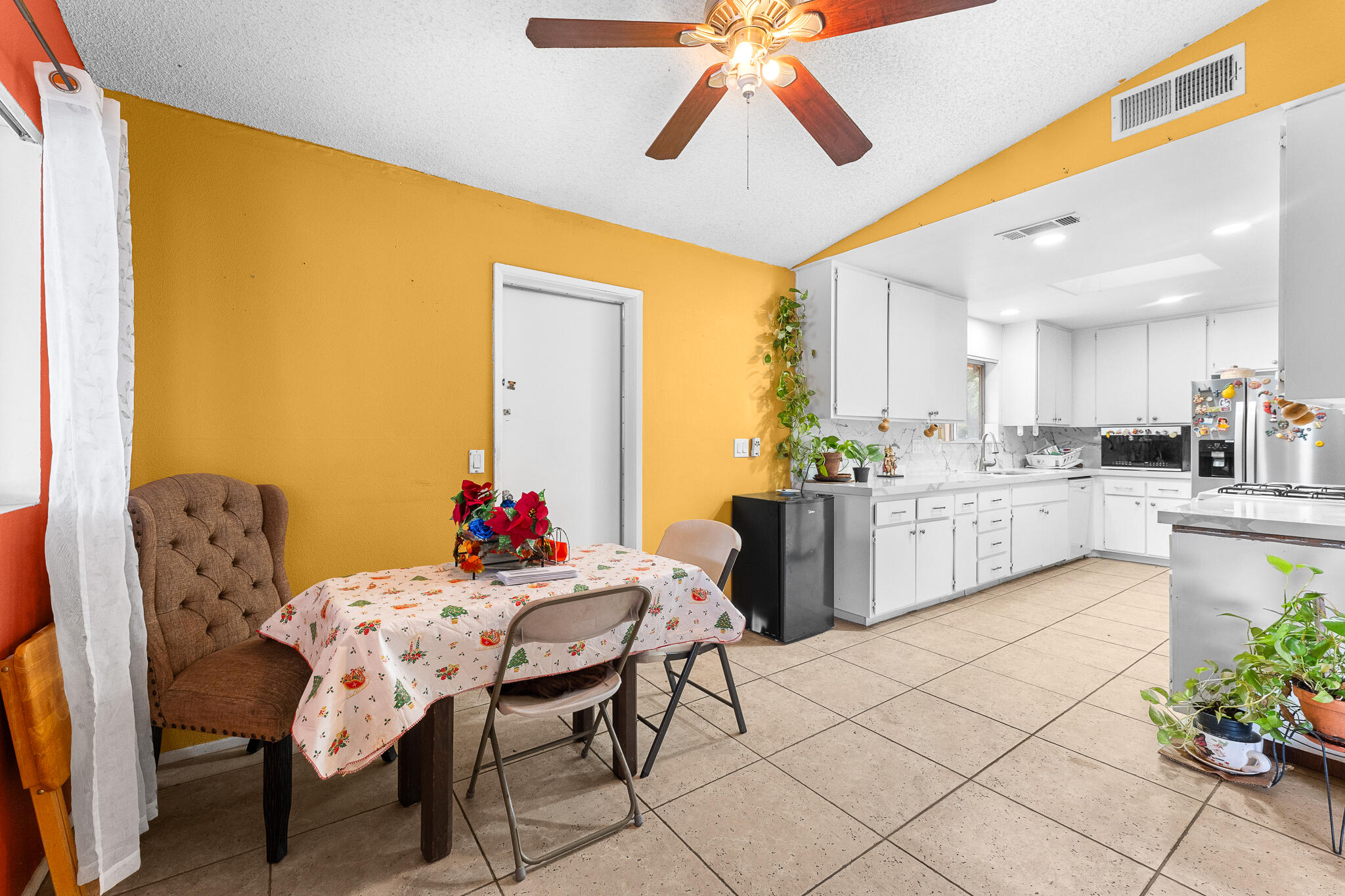 13547 Caliente Drive Desert Hot Springs, CA 92240 - Photo 10 of 27 DSC03158