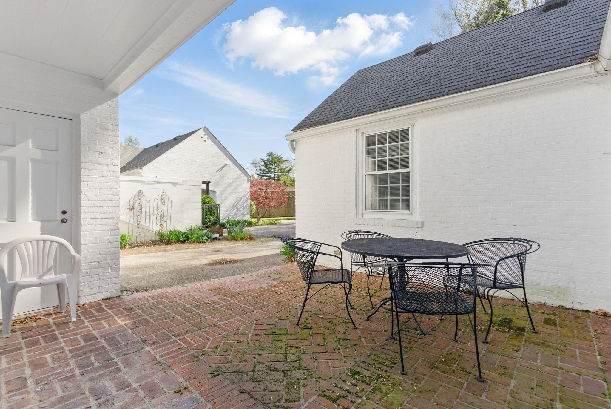 216 Ridgeway Road Lexington, KY 40502 - Photo 60 of 67 70_Photo_076