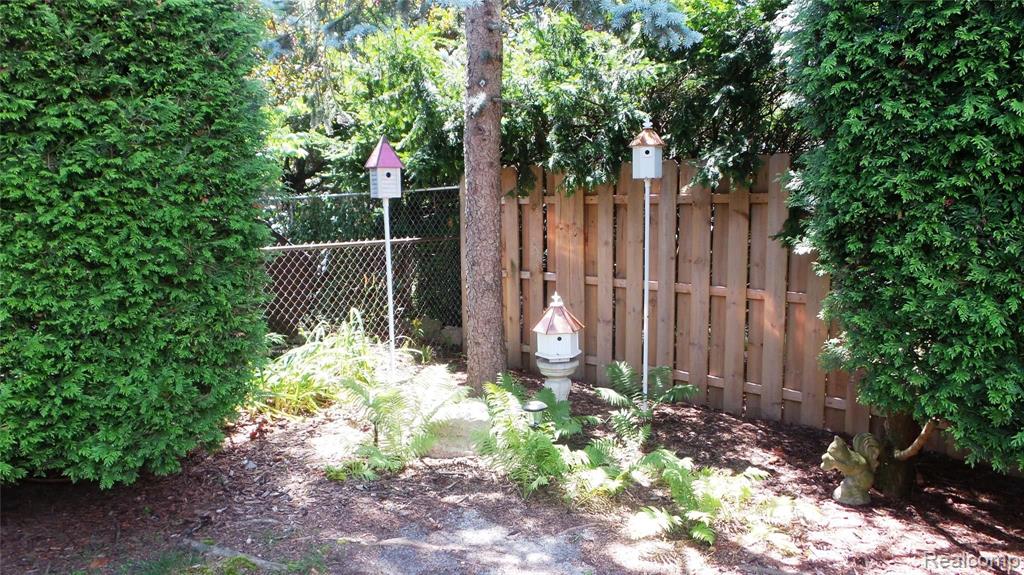 905 Cook Road Grosse Pointe Woods, MI 48236 - Photo 35 of 38