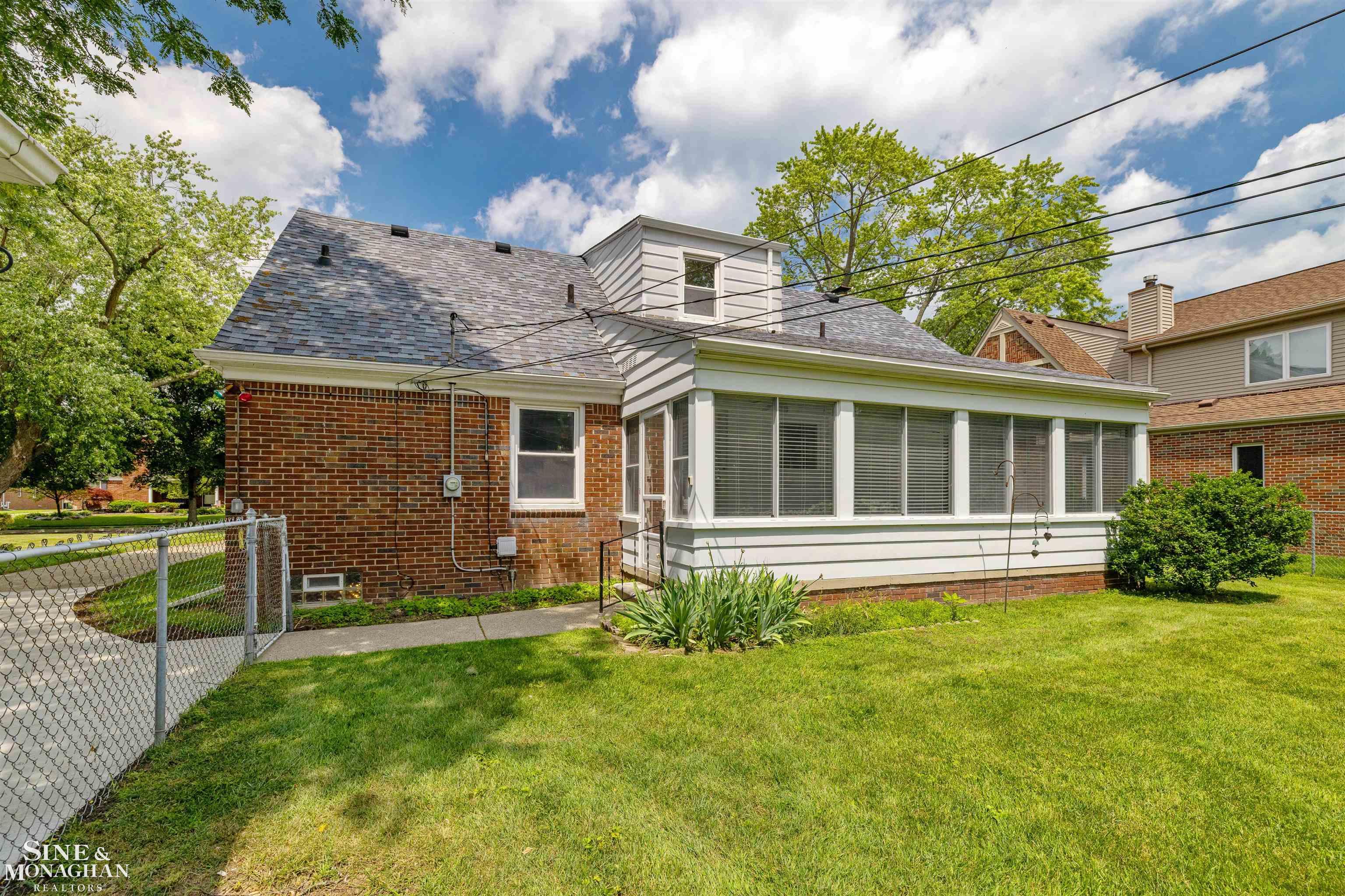 581 Hampton Road Grosse Pointe Woods, MI 48236 - Photo 42 of 60