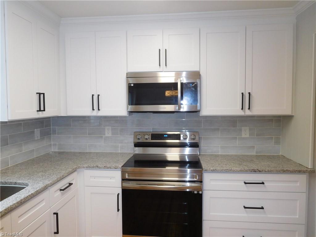 2126 Polo Road Winston-Salem, NC 27106 - Photo 11 of 33 Very functional Kitchen w/plenty of workspace & storage.
